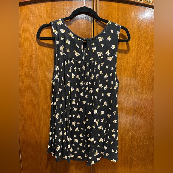Black floral tank - Picture 2 of 3